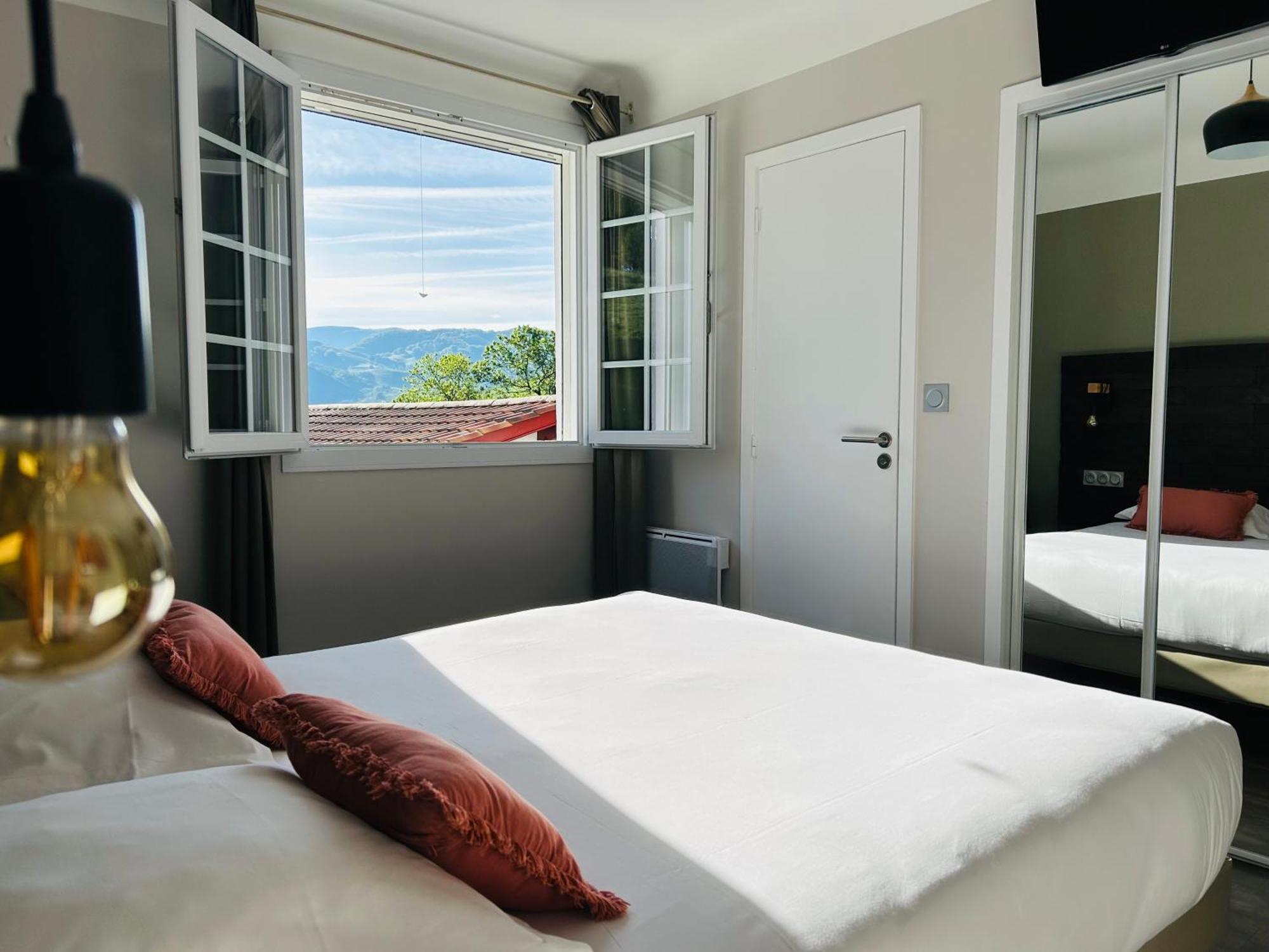 Logis Hotel St Sylvestre Aldudes 外观 照片